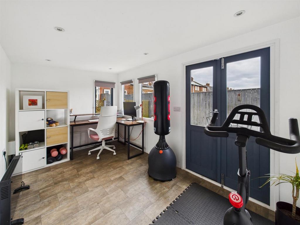 CAM01604 G0-PR0562-STILL030.jpg