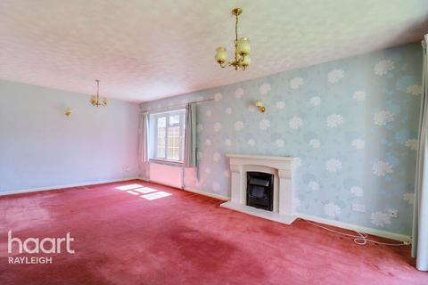 4 bedroom detached house for sale, Gloucester Avenue, Rayleigh