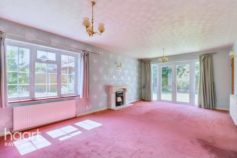4 bedroom detached house for sale, Gloucester Avenue, Rayleigh