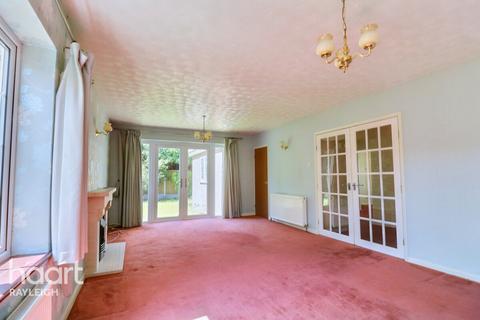 4 bedroom detached house for sale, Gloucester Avenue, Rayleigh
