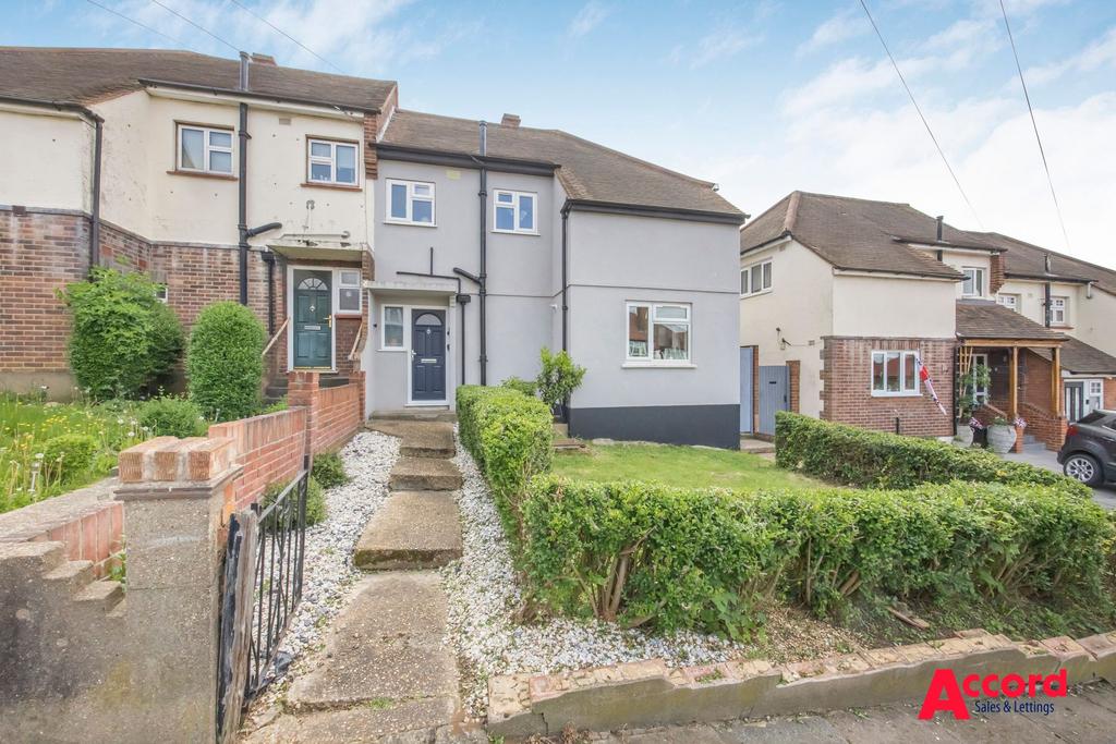 Parkside Avenue, Romford, RM1 3 bed semi-detached house for sale - £450,000