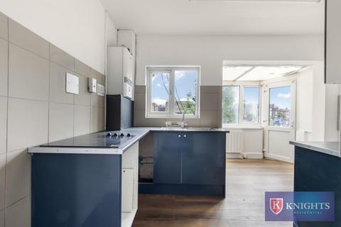 16 Regal Court, London, N18 2XU