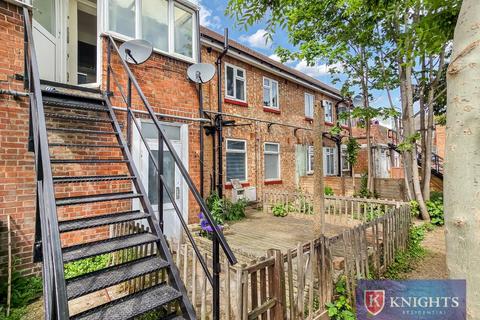 16 Regal Court, London, N18 2XU