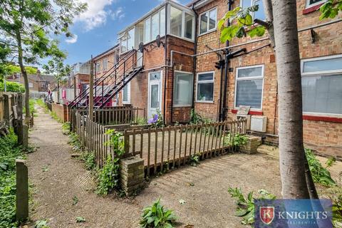 16 Regal Court, London, N18 2XU