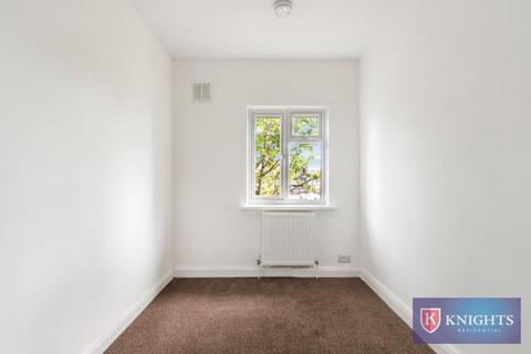 16 Regal Court, London, N18 2XU
