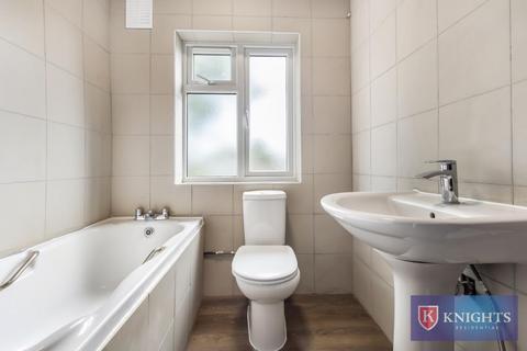 16 Regal Court, London, N18 2XU