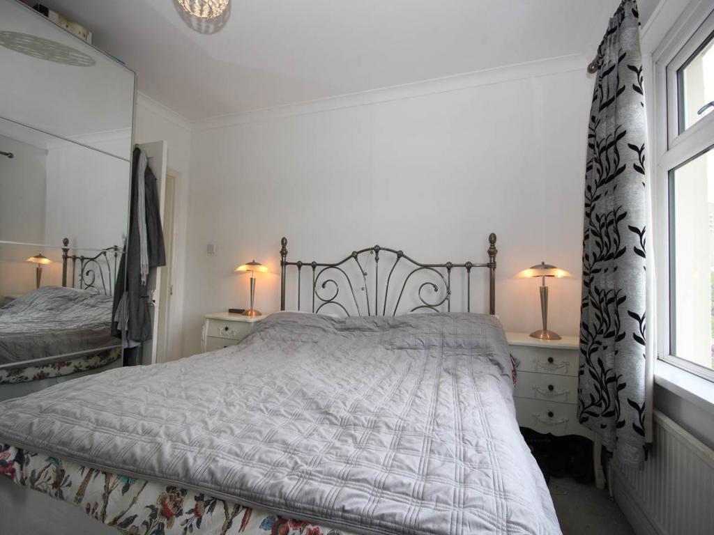 Bedroom 1 (2)