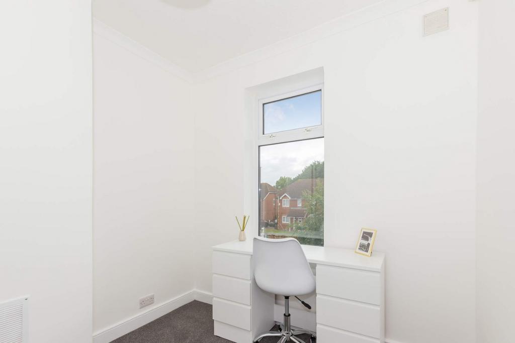 This bright and inviting double bedroom feature...