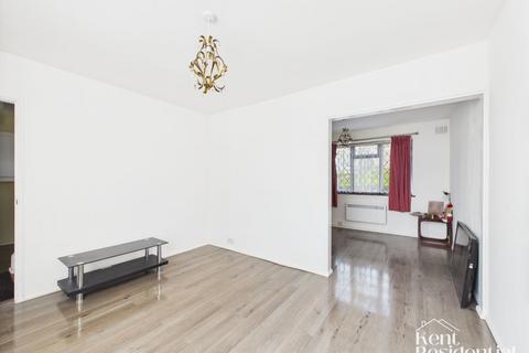 3 bedroom terraced house to rent, Laburnum Road, Rochester, ME2