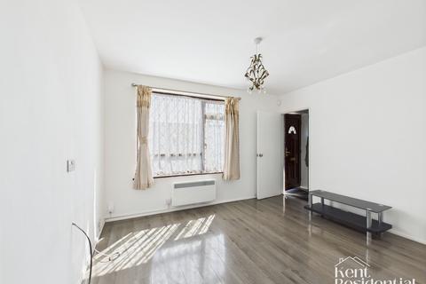 3 bedroom terraced house to rent, Laburnum Road, Rochester, ME2