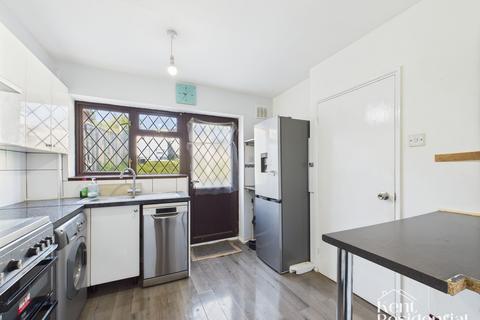 3 bedroom terraced house to rent, Laburnum Road, Rochester, ME2