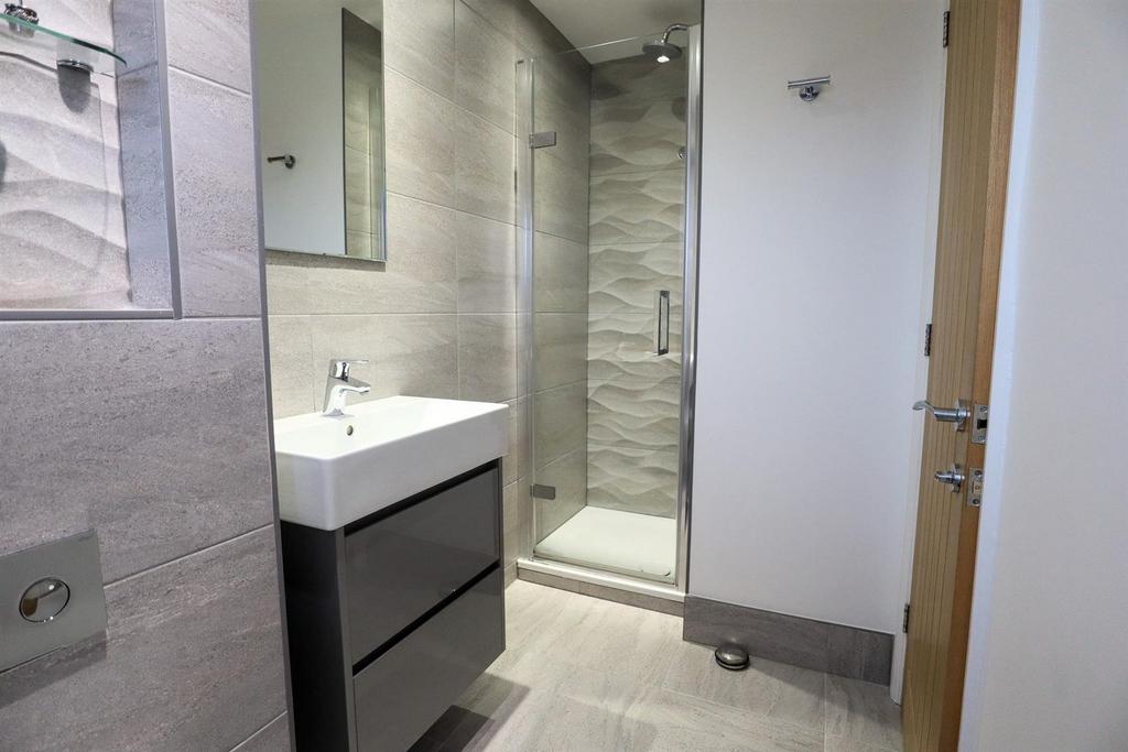 Ensuite (2).jpg
