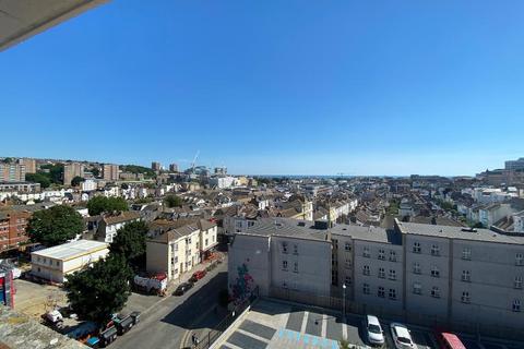 2 bedroom flat to rent, Blackman Street, Brighton
