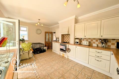 Highcroft Lock Street, Abercynon, Mountain Ash, CF45 4UH