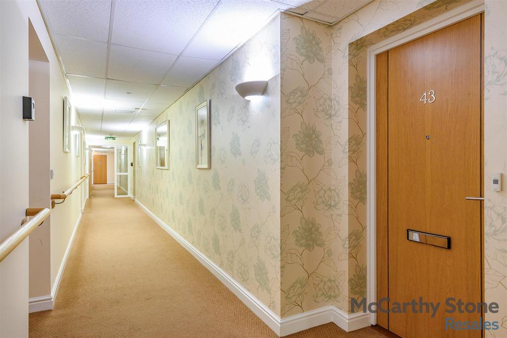 8646717-interior01.jpg