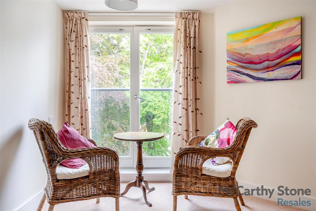 8646717-interior21.jpg