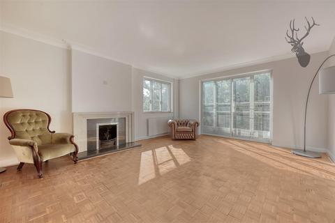 4 bedroom detached house to rent, St. Johns Road, Loughton IG10