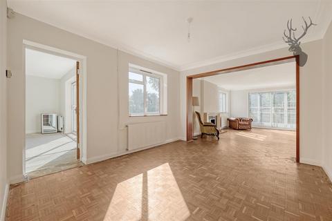 4 bedroom detached house to rent, St. Johns Road, Loughton IG10