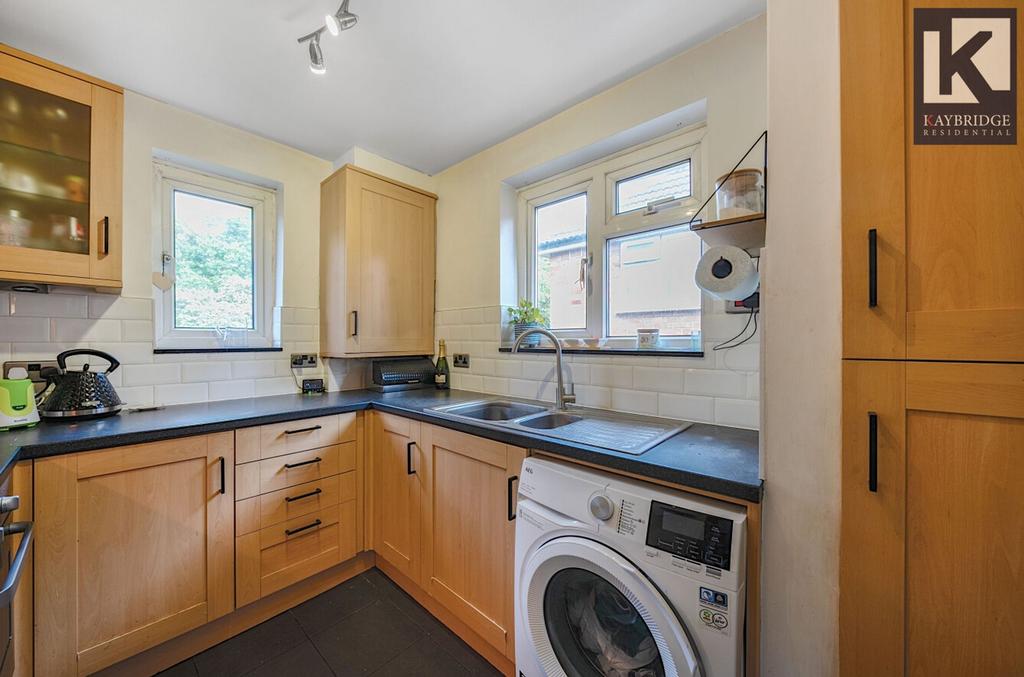 Ardrossan Gardens, KT4 7 AZ