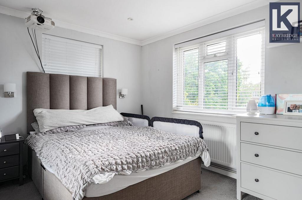 Ardrossan Gardens, KT4 7 AZ