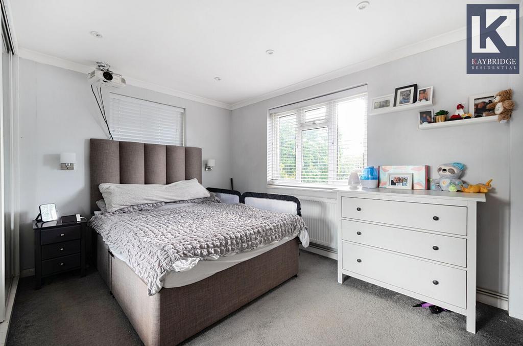 Ardrossan Gardens, KT4 7 AZ