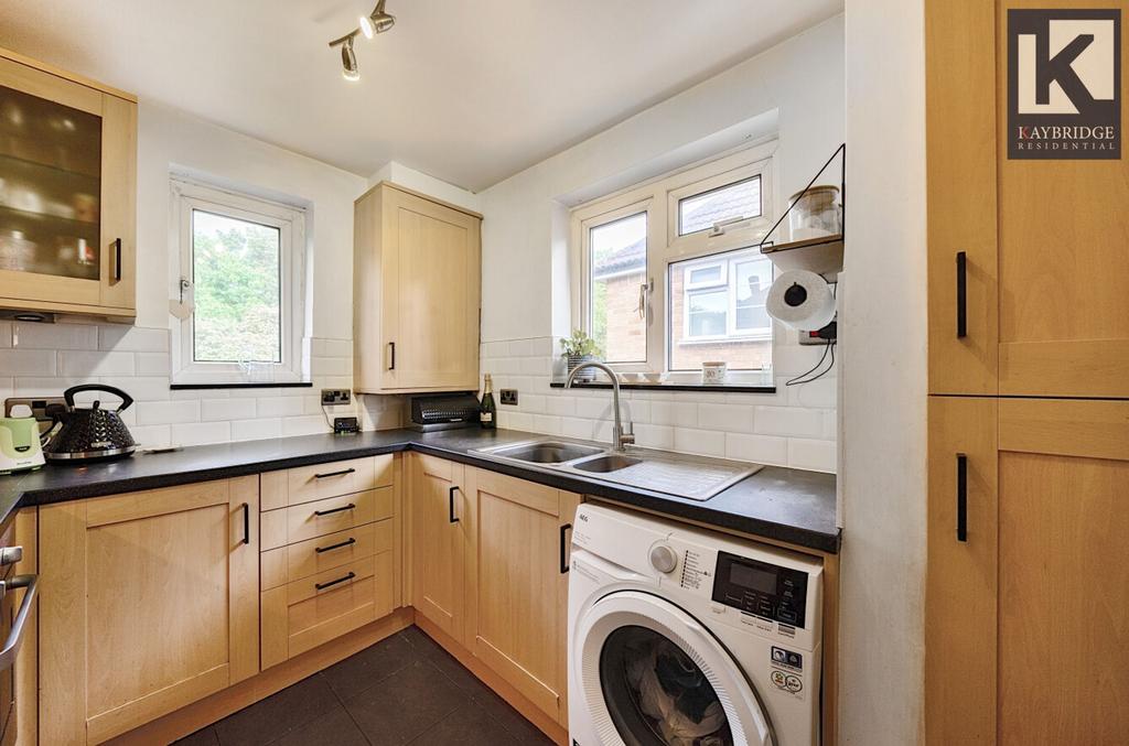 Ardrossan Gardens, KT4 7 AZ