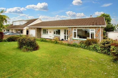 3 bedroom detached bungalow for sale, The Jays, 8 Elm Grove, Honeyborough Common