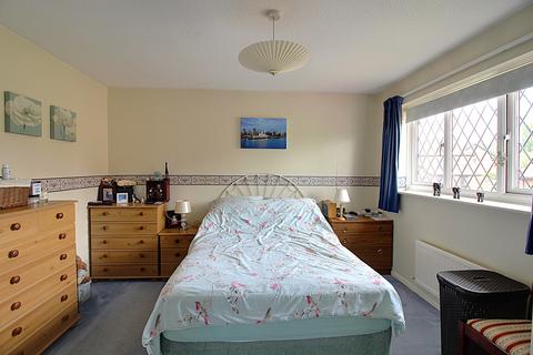 23 Ravenscroft, Hook, RG27 9NP