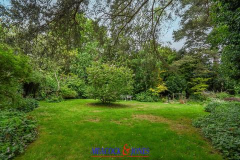 3 bedroom detached house for sale, Worrin Road, Shenfield, Brentwood