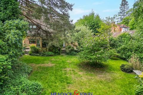 3 bedroom detached house for sale, Worrin Road, Shenfield, Brentwood