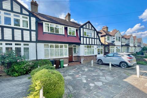 Green Lanes,  Ewell, KT19