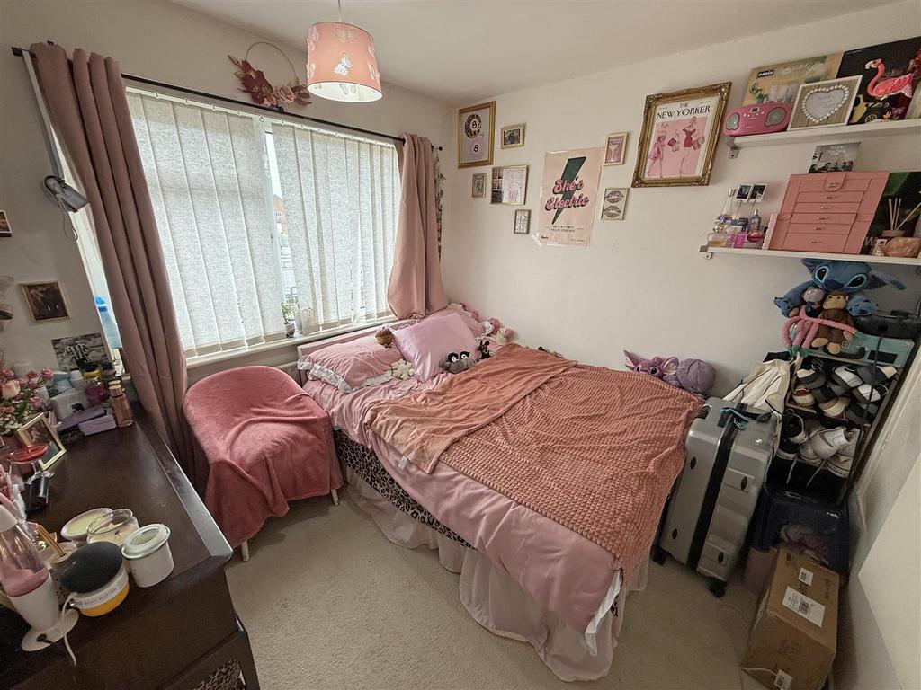 Bedroom 1.jpg