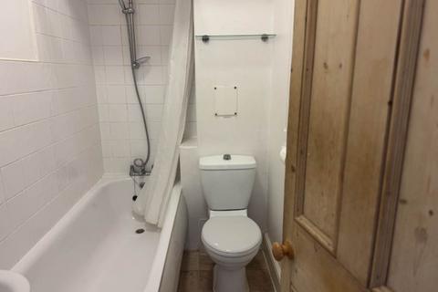 2 bedroom flat to rent, Hillsborough Avenue, Exeter EX4