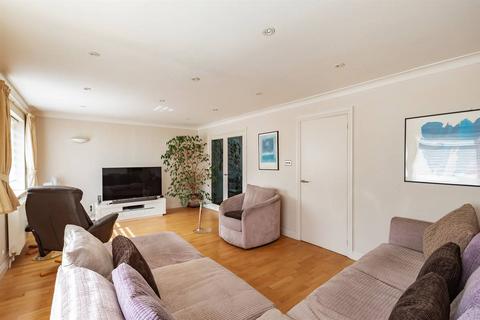3 bedroom semi-detached house for sale, Sweechgate, Canterbury