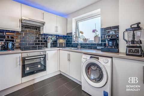 2 bedroom flat for sale, Trotwood, Chigwell, IG7