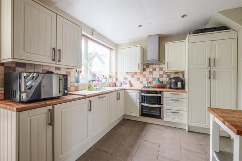 3 bedroom semi-detached house for sale, Bracken Close, Brighouse