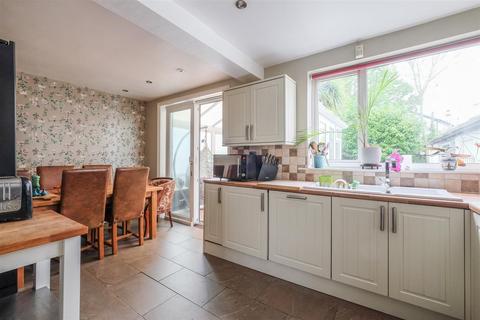 2 Bracken Close, Brighouse, HD6 2HT
