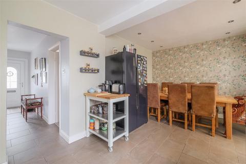 2 Bracken Close, Brighouse, HD6 2HT