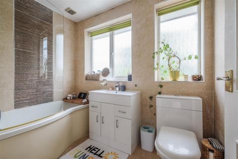 2 Bracken Close, Brighouse, HD6 2HT