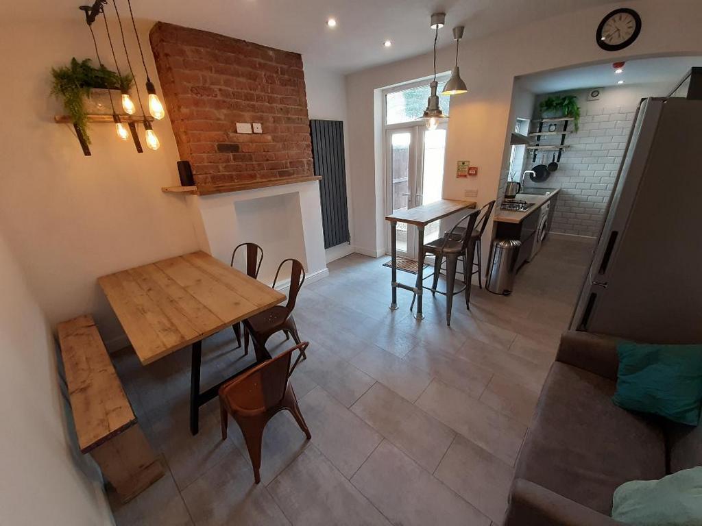 Lounge/Kitchen