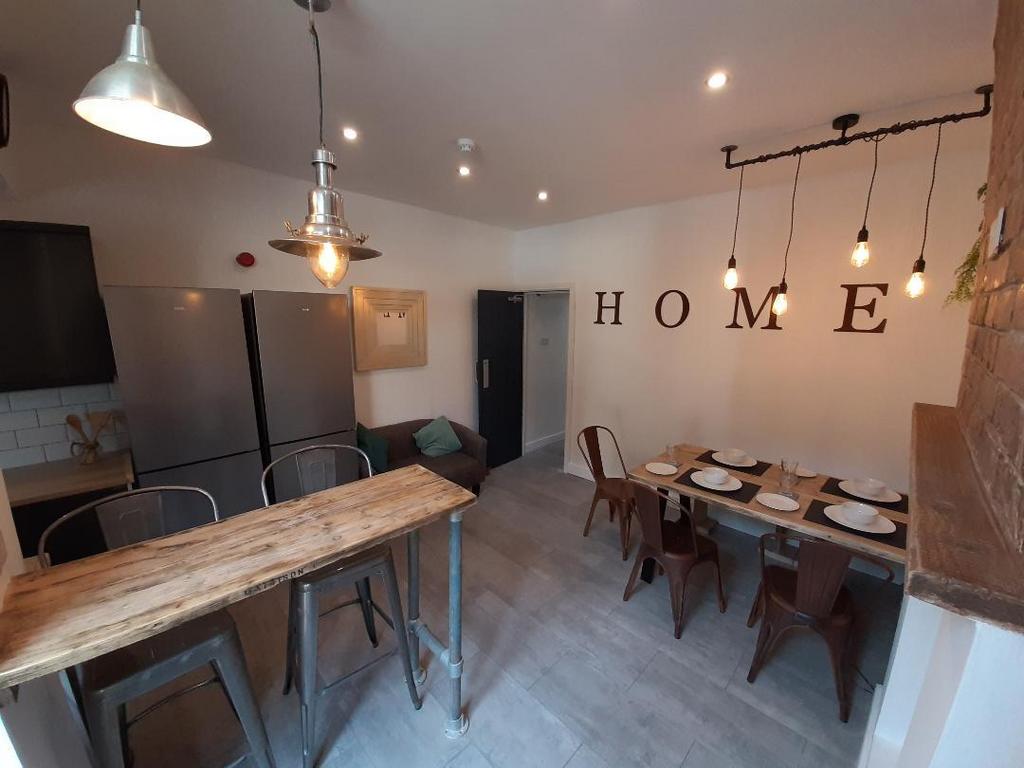 Lounge/Kitchen