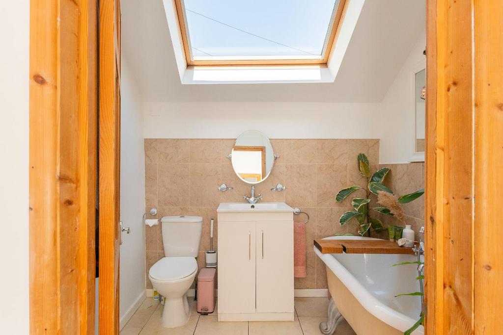 1 S5 L1 CM - Bathroom D.jpg