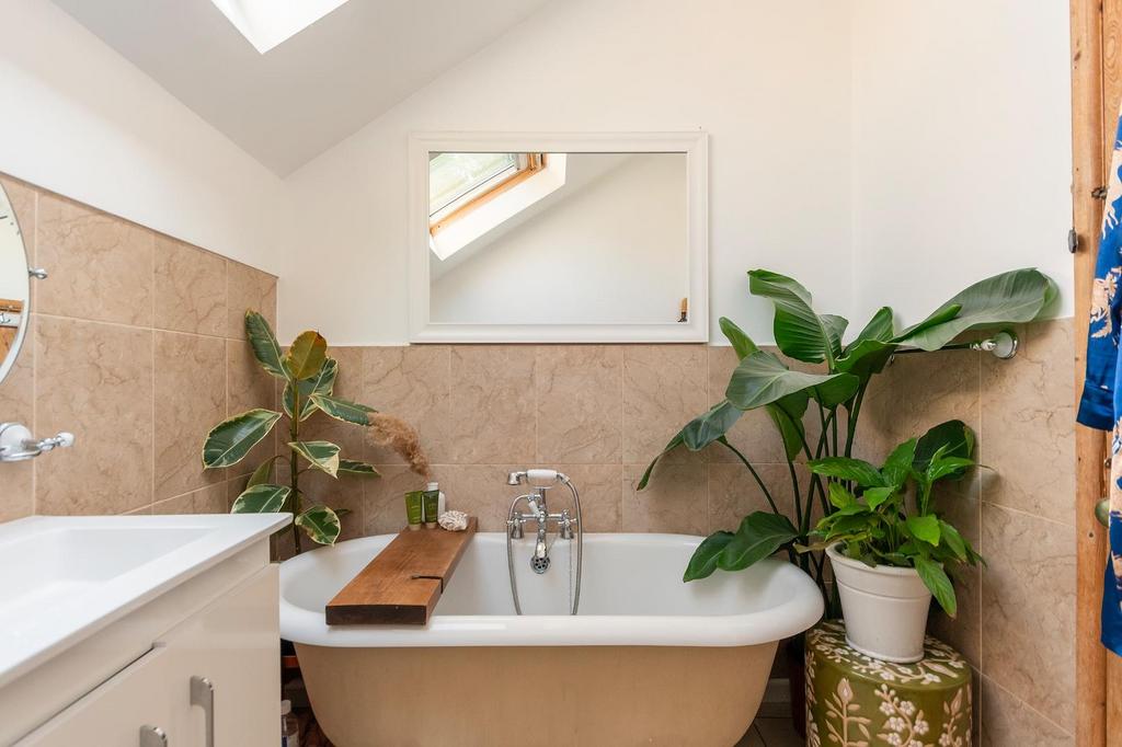 1 S5 L1 CM - Bathroom B.jpg