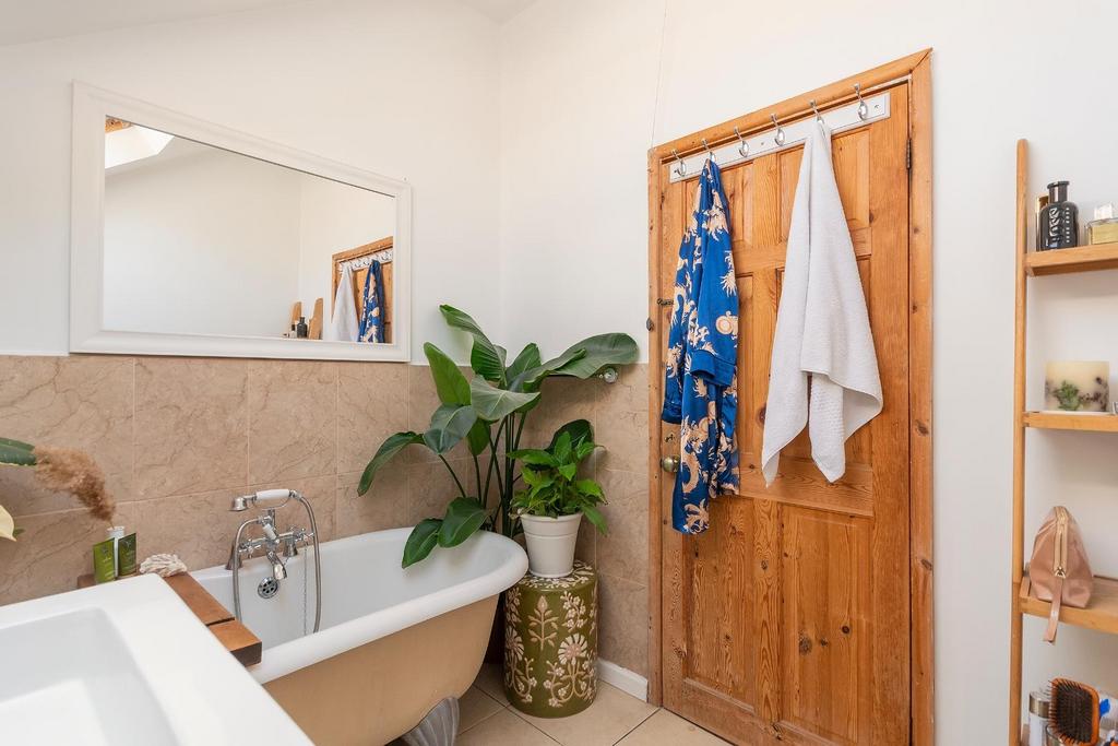1 S5 L1 CM - Bathroom A.jpg