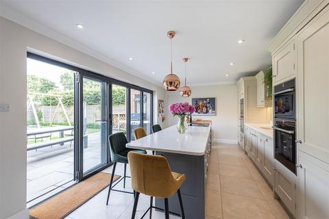 4 bedroom detached house for sale, Grant Gardens, Harpenden