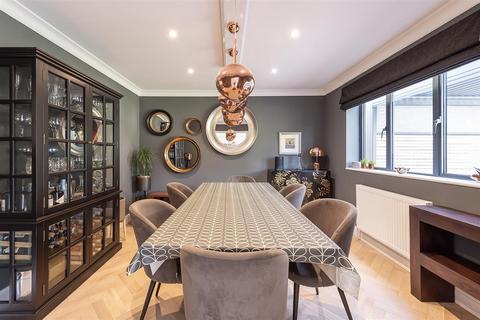 4 bedroom detached house for sale, Grant Gardens, Harpenden