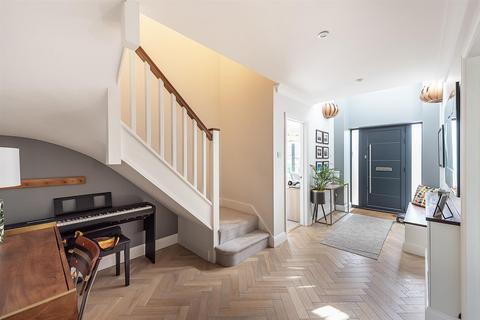 4 bedroom detached house for sale, Grant Gardens, Harpenden