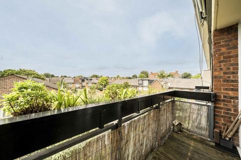 1 bedroom flat for sale, Geldeston Road, London E5