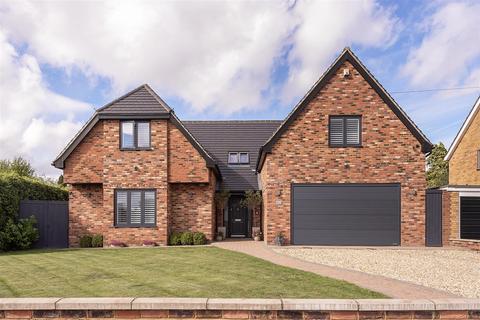 4 bedroom detached house for sale, Long Buftlers, Harpenden
