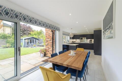 4 bedroom detached house for sale, Long Buftlers, Harpenden